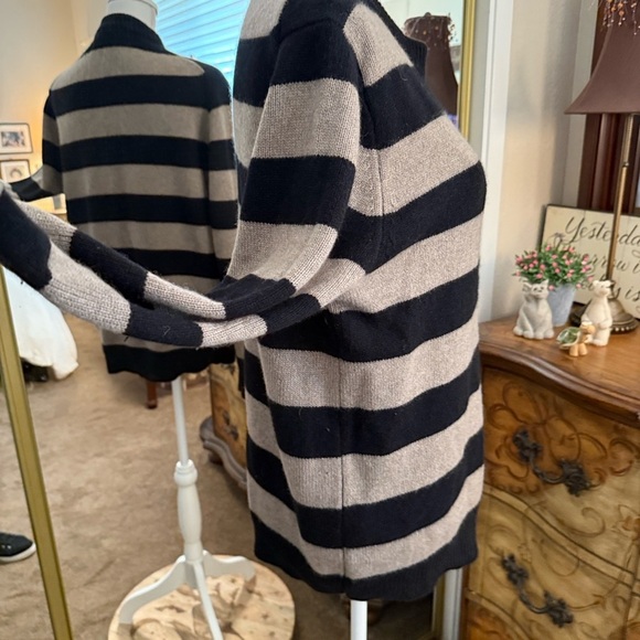 Magaschoni Men's Black and Cream 100% Cashmere Knit Sweater - Picture 3 of 7